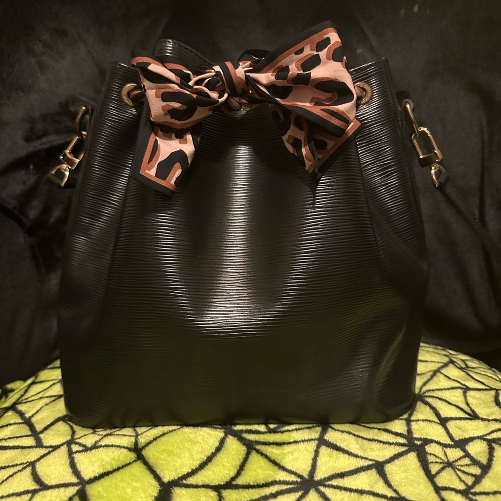 Louis Vuitton Neonoe Black Epi Leather